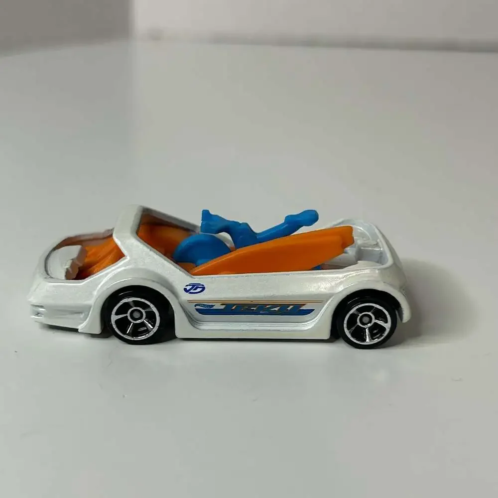 Hot Wheels Deora III White TEKU Edition